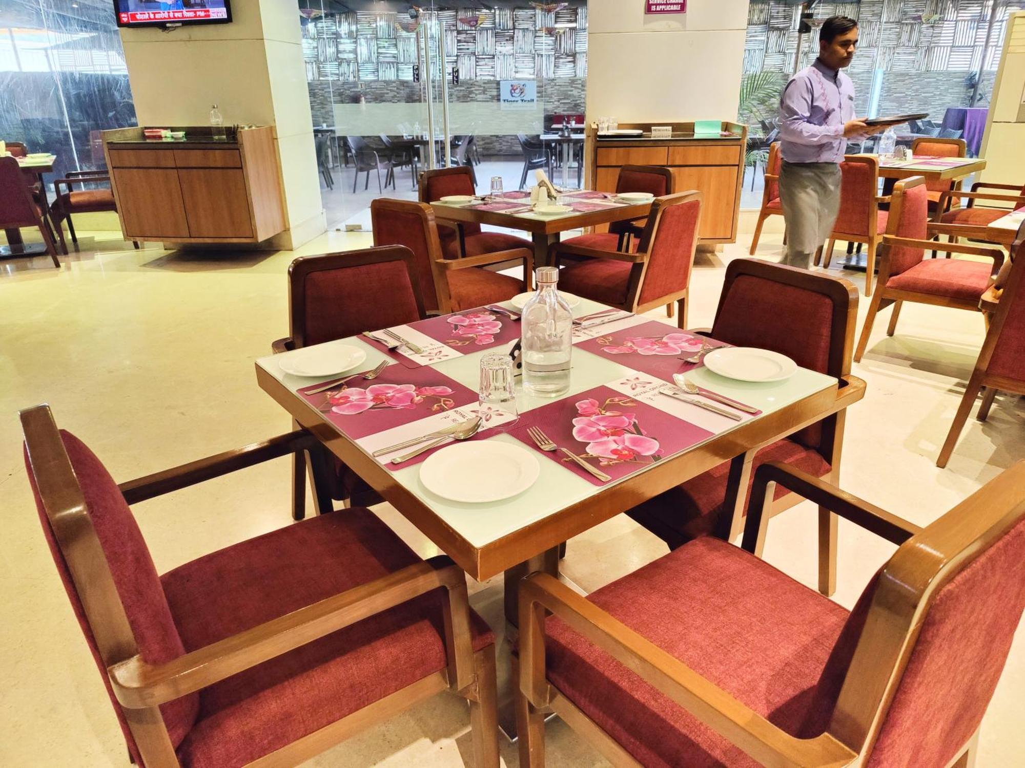 Regenta Central Grand Exotica Pimpri-Chinchwad Luaran gambar