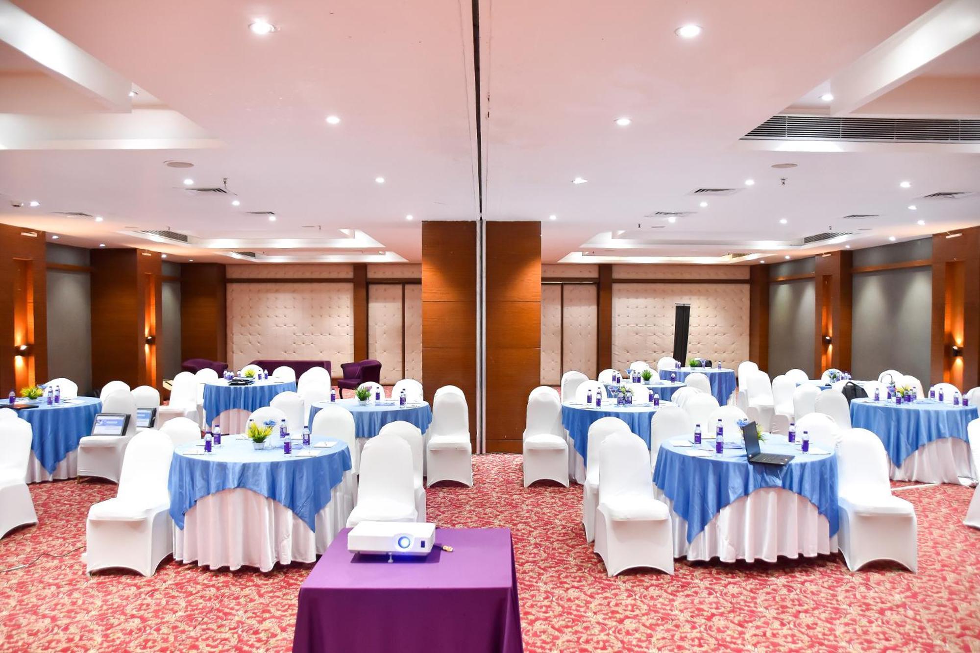 Regenta Central Grand Exotica Pimpri-Chinchwad Luaran gambar