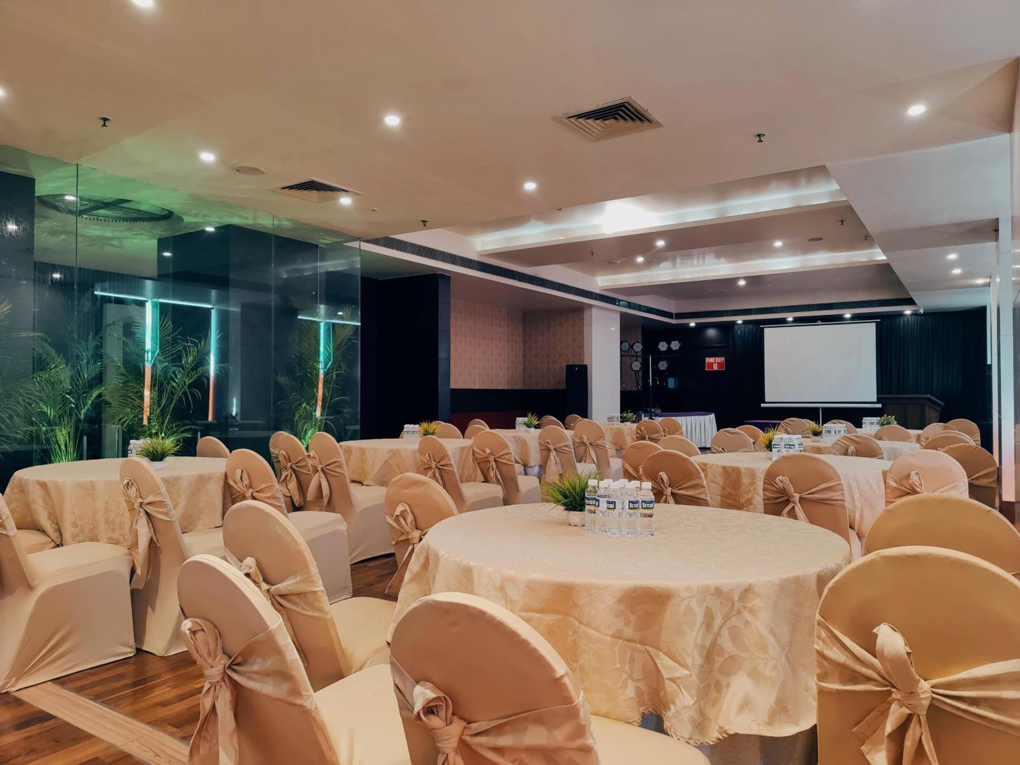 Regenta Central Grand Exotica Pimpri-Chinchwad Luaran gambar